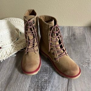 ROXY LACE-UP BOOTS